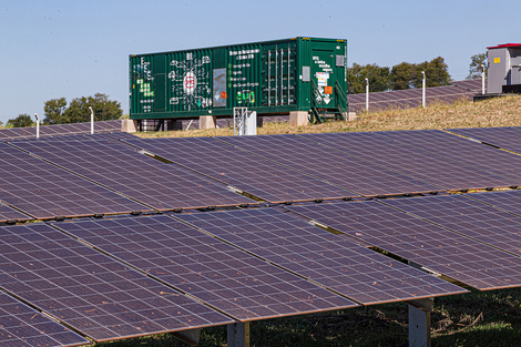 Concessionárias da marca no Brasil comercializarão painéis solares e baterias para que clientes possam recarregar seus veículos elétricos