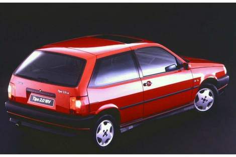Hatch médio chegou ao Brasil na década de 1990 com visual moderno para brigar com VW Gol GTI, Chevrolet Kadett GSi e Ford Escort XR3