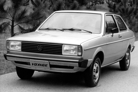 Sedan compacto já teve o motor mais potente da marca, foi excluído da segunda geração do VW Gol e teve até configuração futurista na década de 1980
