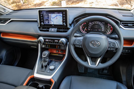 Toyota RAV4 aparece de cara nova na Europa, mas continua praticamente o mesmo.
