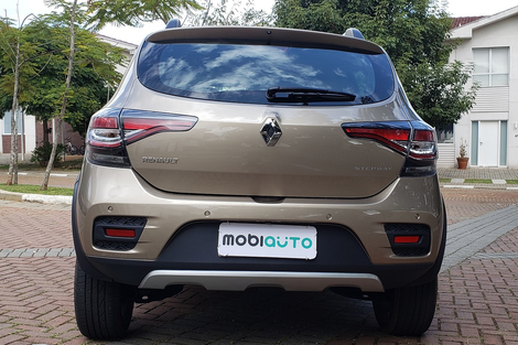 Emancipada a modelo com nome próprio, e ainda vendida como “SUV”, antiga versão aventureira do Sandero já custa R$ 90.000, mas será que justifica a pedida? 
