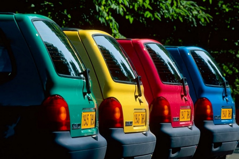 Empresa francesa irá eletrificar 100 unidades do Renault Twingo para oferecê-lo por assinatura a um valor acessível. 