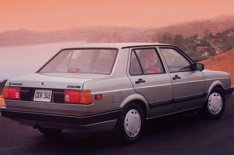 Sedan compacto já teve o motor mais potente da marca, foi excluído da segunda geração do VW Gol e teve até configuração futurista na década de 1980
