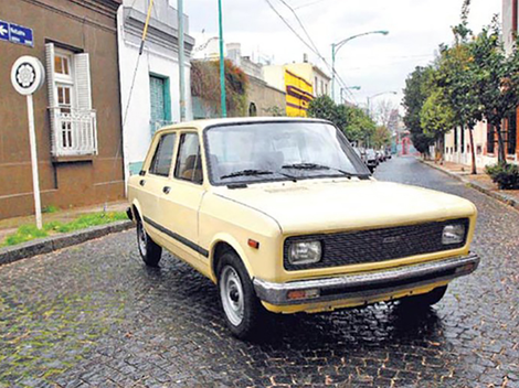 Ícone do mundo do futebol, campeão mundial argentino tinha relação íntima e gosto eclético por automóveis