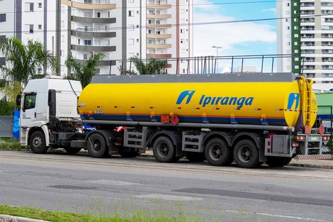 MP do presidente Jair Bolsonaro também libera a comercialização de combustíveis de diferentes marcas mesmo em um posto com bandeira. Entenda o que muda
