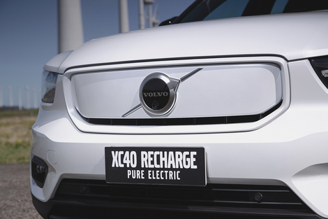 Volvo XC40 Recharge chega com desempenho superior ao do rival e também ao do Audi e-tron, e ainda custa bem menos 