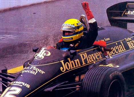 Senna completou 31 anos dois dias antes de ganhar pela primeira vez no Brasil e fez sua festa no pódio para comemorar uma das suas melhores corridas.