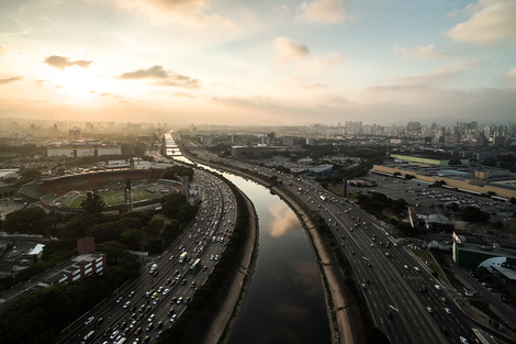 Estudo revela que há 22 anos o nível de poluentes na cidade de São Paulo está acima dos limites recomendados pela OMS, e os carros têm culpa nisso