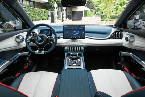 Song Plus, um SUV híbrido plug-in, se destaca pela autonomia e porte, enquanto Yuan Plus, elétrico puro, apela para o custo-benefício em seu segmento