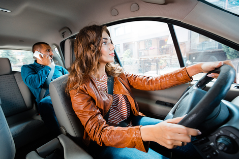 Com condições precárias e ganhos cada vez menores, mais de 25% dos motoristas de aplicativo já desistiram da jornada exaustiva e de assumir riscos sozinhos